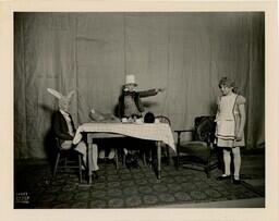 Drama - Alice in Wonderland 1939