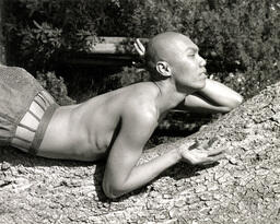 [Photograph 2 of "SOLA" dance performance]