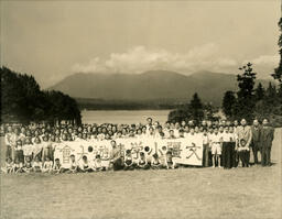 [Group photo of annual picnic]: 文彊小学清遊大會