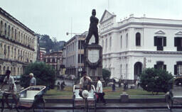 Statue of Lieutenant Mesquita in Senado Square